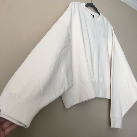 Nike Sportswear Essential Crewneck in Coconut Milk - Picture 9 of 12